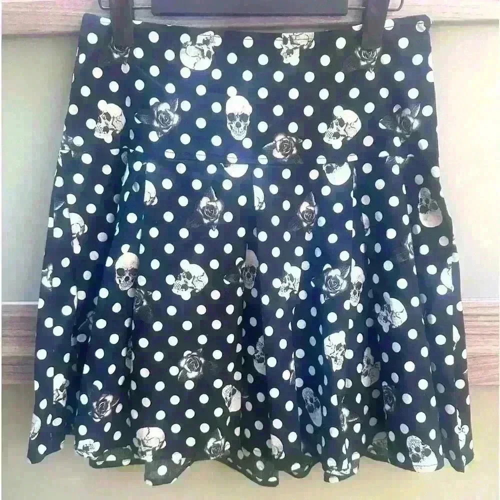 Hot Topic Skulls and Roses Polka Dot Pleated Mini Skirt 🖤